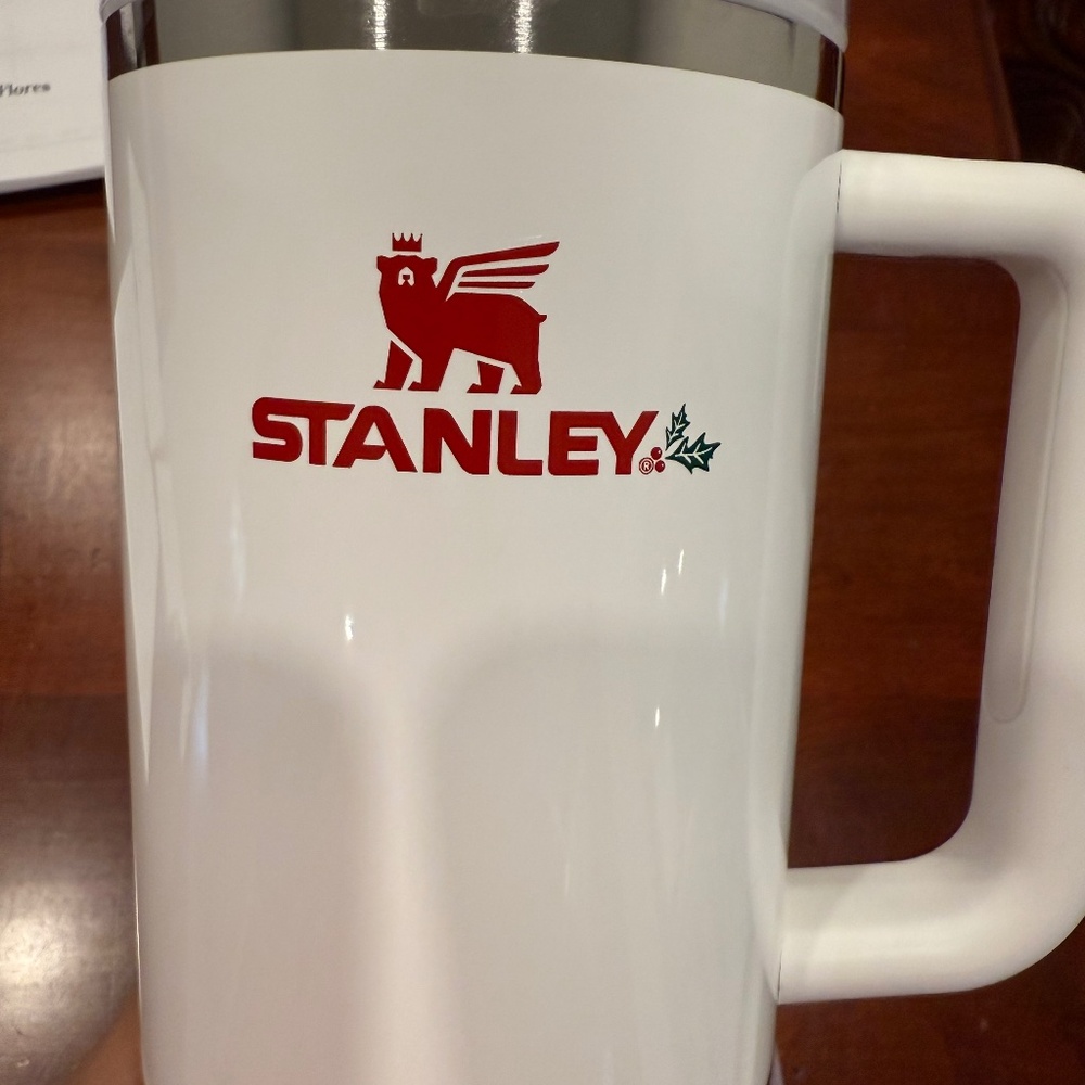 Stanley White Holiday Special Edition 40 oz with 3 straws